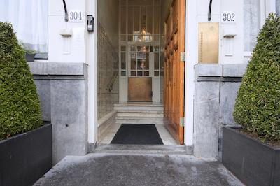 کانال بوتیک رومز اند اپارتمنتز