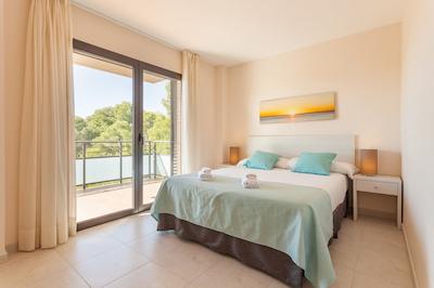 پیر اند واکانسز اسالو