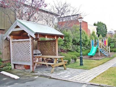 وودلاندز متلز اند اپارتمنتز