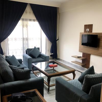 ویت هوس اپارتمنتز