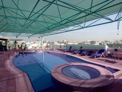 سان اند سندز هتل کلاک تاور