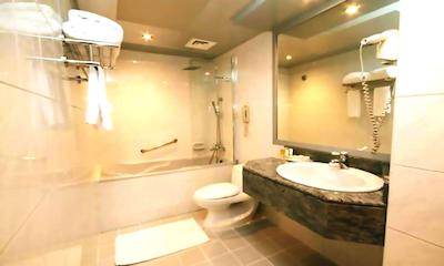 سان اند سندز هتل کلاک تاور