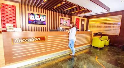 سان اند سندز هتل کلاک تاور