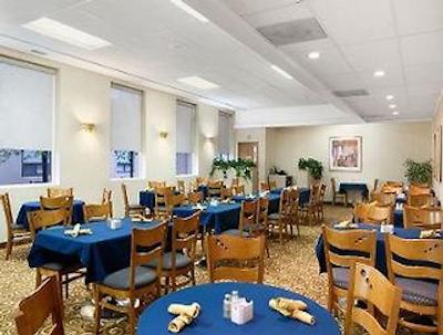 تراولج کالگاری اینترنیشنال آیرپرت