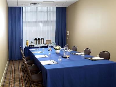 فور پوینتز بای شراتون فیلادلفیا آیرپرت