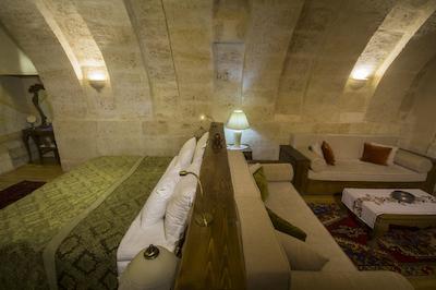 فرسو کاو سویتز اند مانشنز