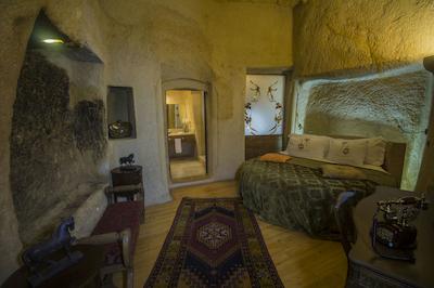 فرسو کاو سویتز اند مانشنز