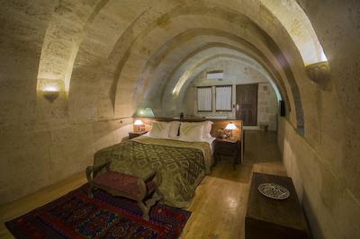 فرسو کاو سویتز اند مانشنز