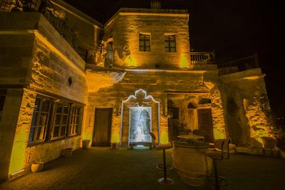 فرسو کاو سویتز اند مانشنز