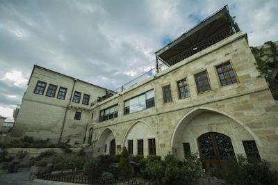 فرسو کاو سویتز اند مانشنز