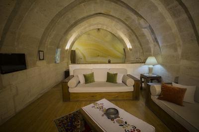 فرسو کاو سویتز اند مانشنز