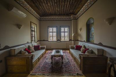 فرسو کاو سویتز اند مانشنز