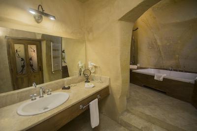 فرسو کاو سویتز اند مانشنز