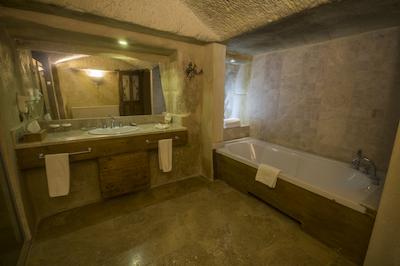 فرسو کاو سویتز اند مانشنز