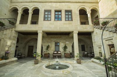 فرسو کاو سویتز اند مانشنز