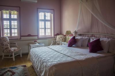 فرسو کاو سویتز اند مانشنز