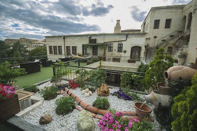 فرسو کاو سویتز اند مانشنز