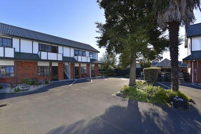 نایتسبریج کورت متر لج