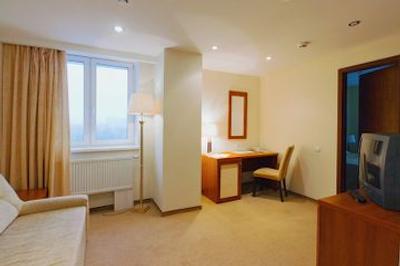 مارینز پارک هتل پراگسکایا(سان فلاور پارک)