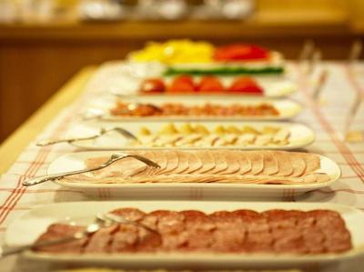 مارینز پارک هتل پراگسکایا(سان فلاور پارک)