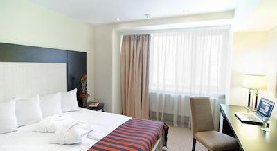 مارینز پارک هتل پراگسکایا(سان فلاور پارک)