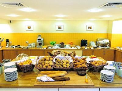 مارینز پارک هتل پراگسکایا(سان فلاور پارک)