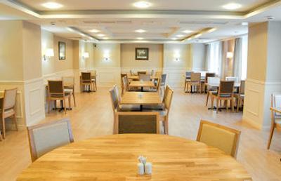 مارینز پارک هتل پراگسکایا(سان فلاور پارک)