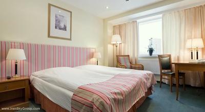 مارینز پارک هتل پراگسکایا(سان فلاور پارک)