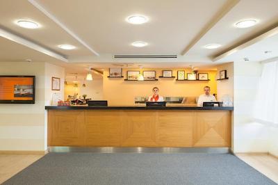 مارینز پارک هتل پراگسکایا(سان فلاور پارک)