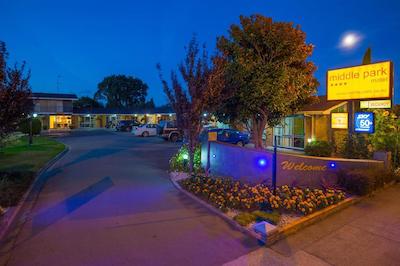 میدل پارک متل