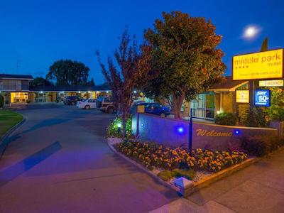 میدل پارک متل