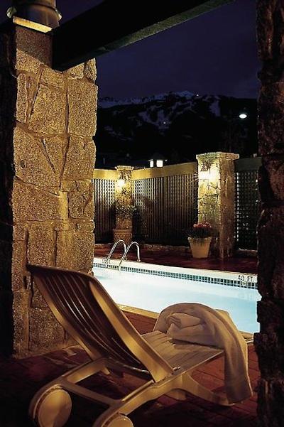 پیناکل هتل ویستلر