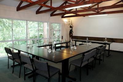 وودلاندز متل اند کنفرنس ونو