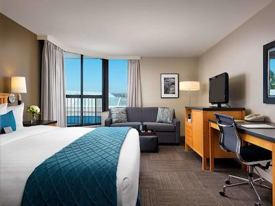 این ات لاورل پوینت