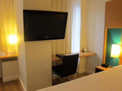 بند پلاس هتل ترنتو