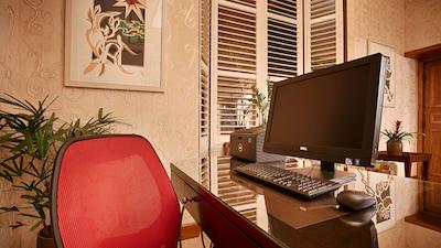 بست وسترن پلاس سوتر هوس