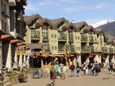 کریستال لج اند سویتز