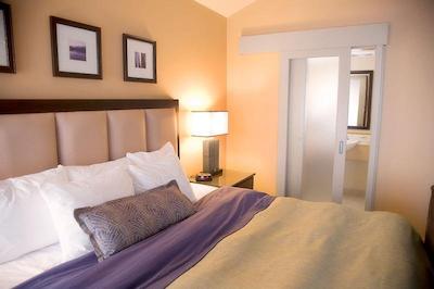 کریستال لج اند سویتز