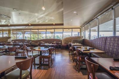 کلارین هتل اند کنفرنس سنتر