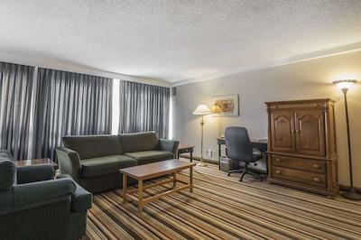 کلارین هتل اند کنفرنس سنتر