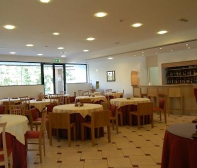 ایه هتل فیرنز بوسینز