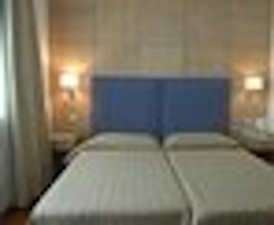 ایه هتل فیرنز بوسینز