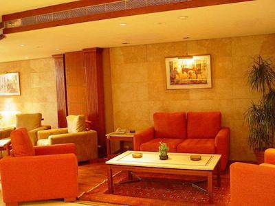 د چارلز هتل