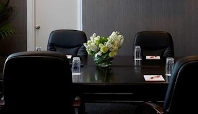 دز هتل اند سویتز بای ویندهام هامیلتون