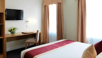 دز هتل اند سویتز بای ویندهام هامیلتون