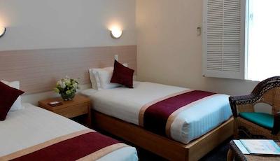 دز هتل اند سویتز بای ویندهام هامیلتون