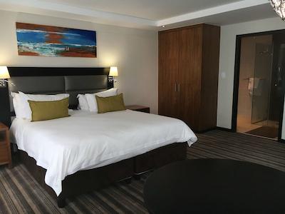 پرمیر هتل کاپ تون