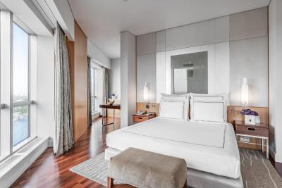 سوئیس اوتل کراسنای هولمی