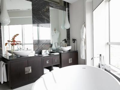 سوئیس اوتل کراسنای هولمی