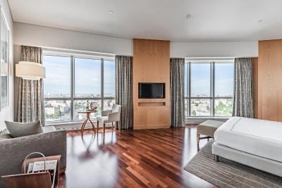 سوئیس اوتل کراسنای هولمی